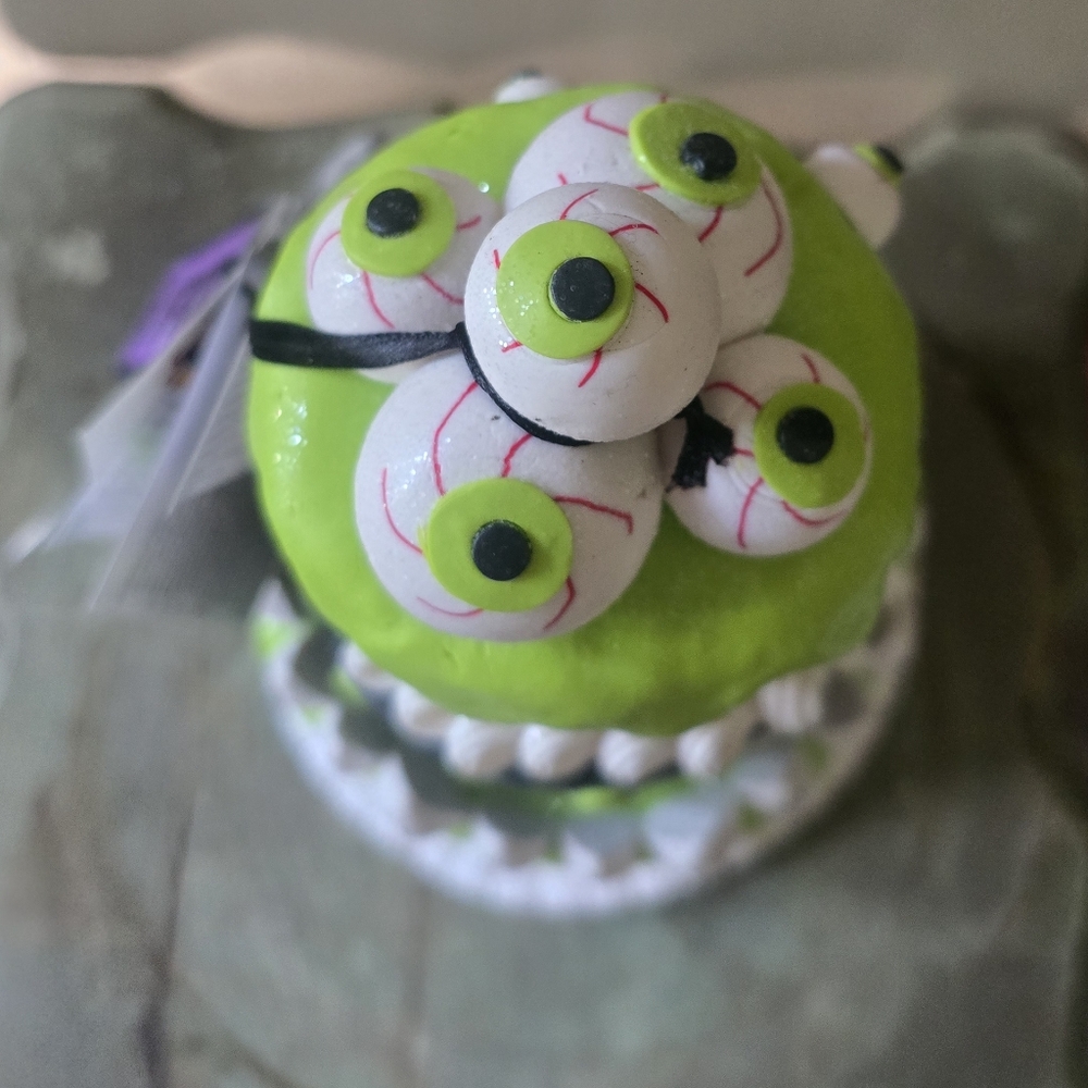 White and Green Halloween Cake Decoration - Picture 3 of 4
